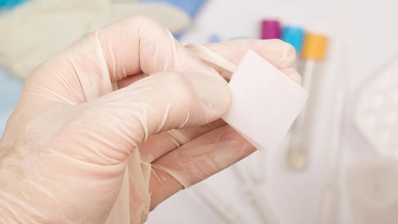 Kann ein Alkoholtupfer Wärmeleitpaste reinigen?