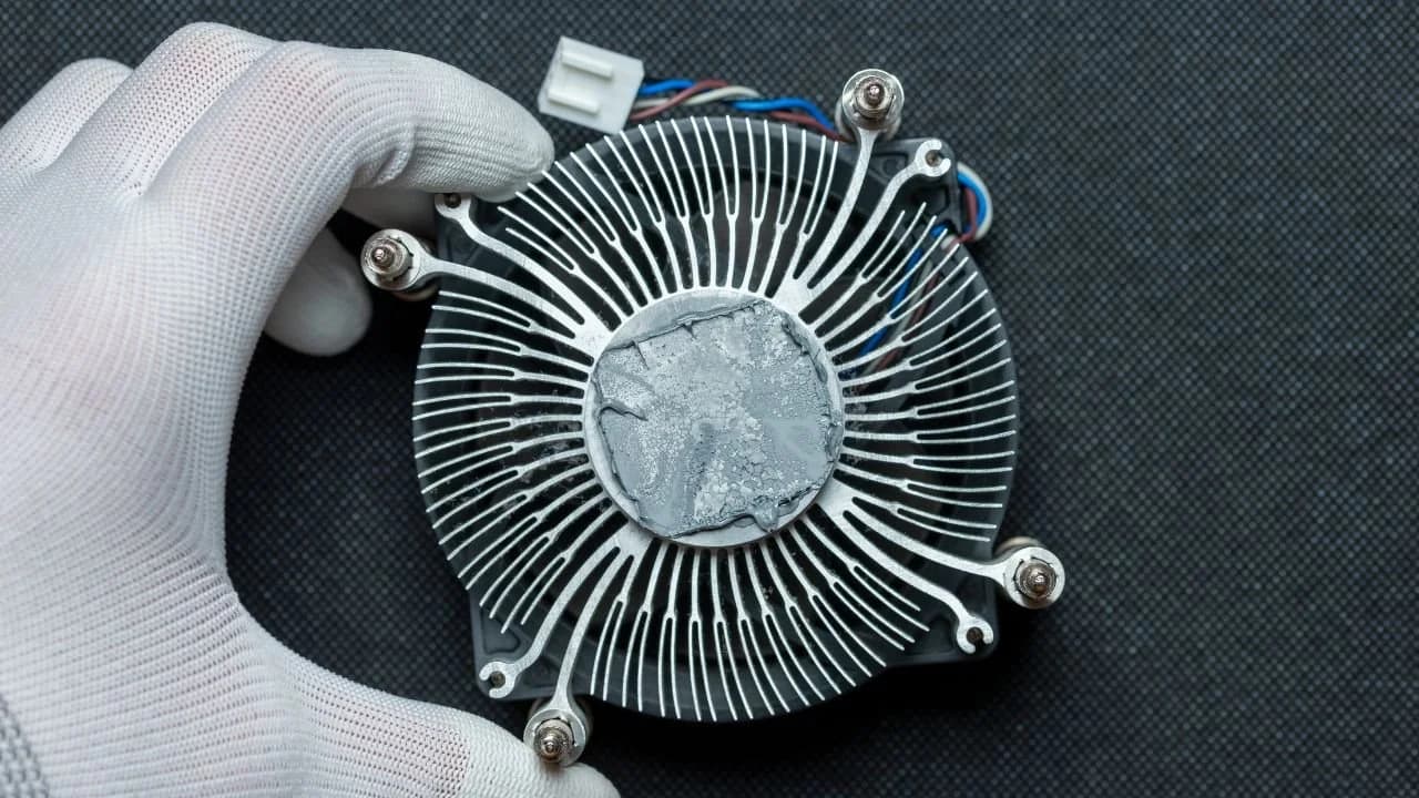 Ist es OK, einen PC mit ausgetrockneter Wärmeleitpaste laufen zu lassen?